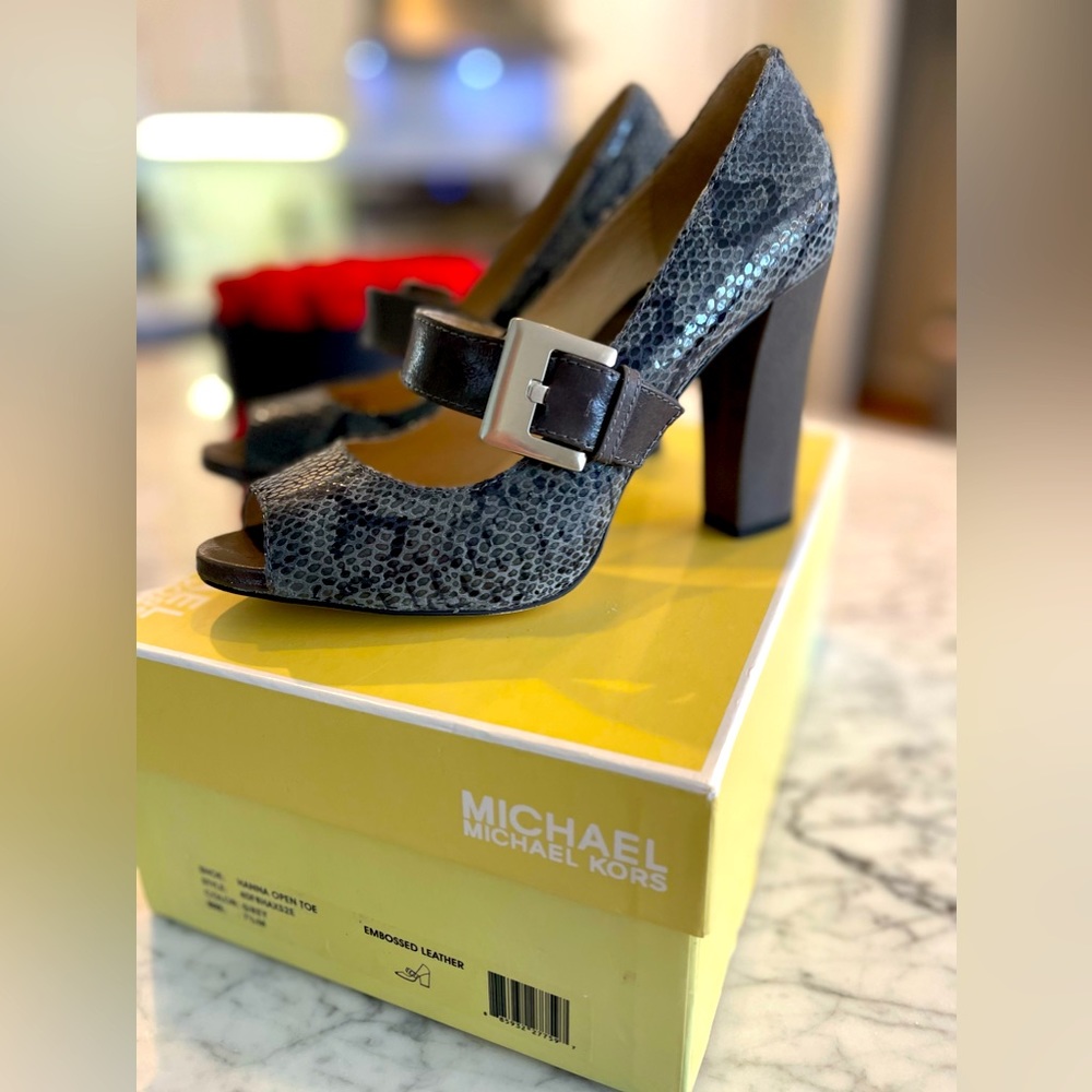 Michael Kors “Hannah” Snake Skin Peep Toe heels, Size 7.5